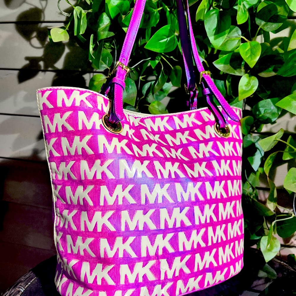 IRIDESCENT Fushia & White Patent Leather Medium Michael Kors Bag